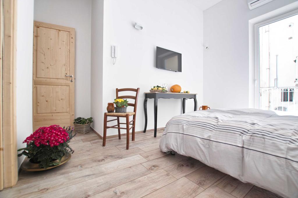 Porta Degli Antichi Casali Bed & Breakfast กอนแวร์ซาโน ภายนอก รูปภาพ